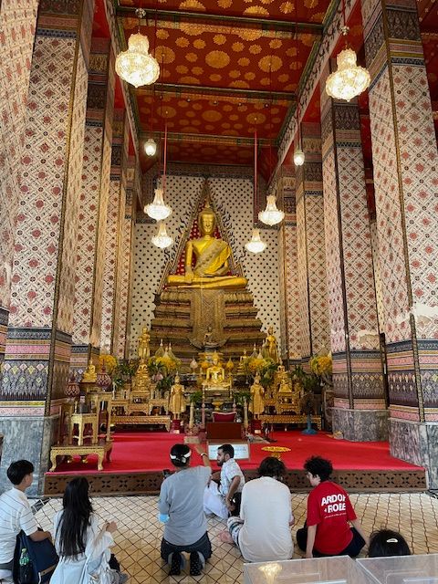 Wat Arun incontra Frühlingsrolle