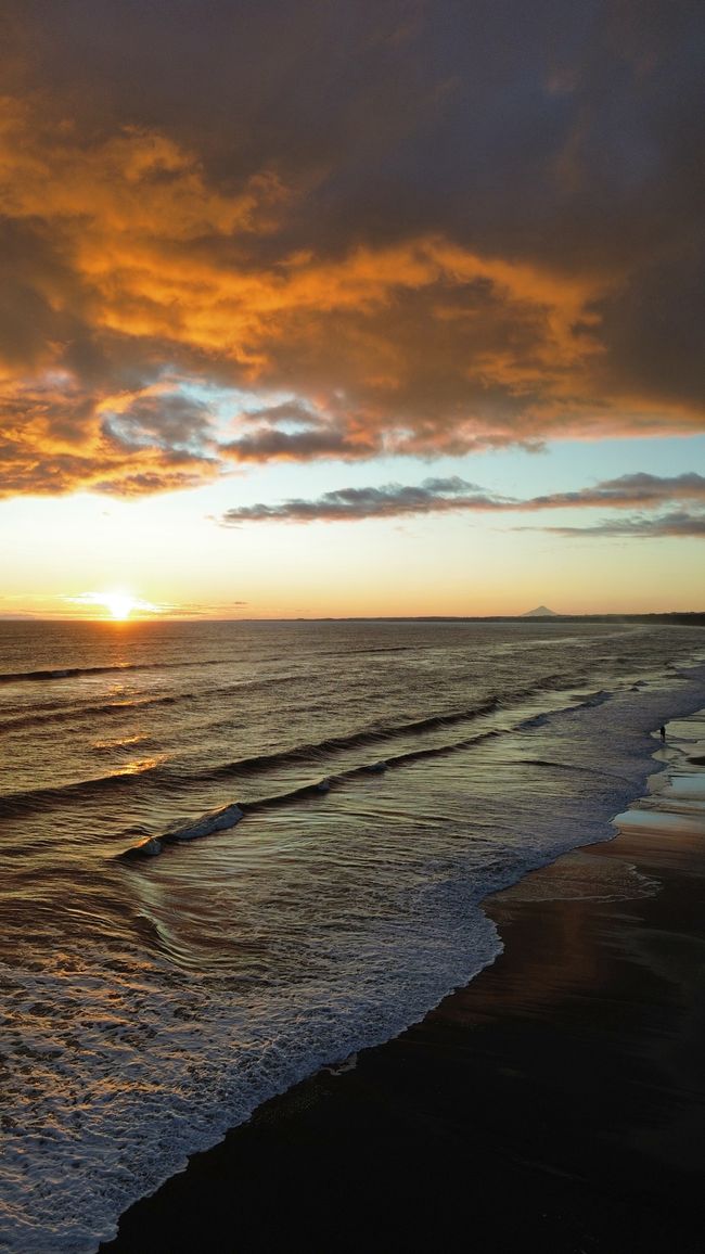 Sonnenuntergang am Castlecliff Beach in Whanganui