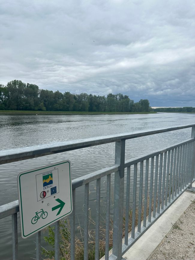 Signposting of the Danube Cycle Path in Germany