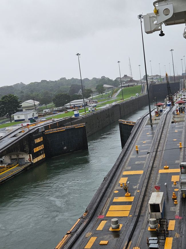18. Tag Durchfahrt Panama Kanal 12.12.2025