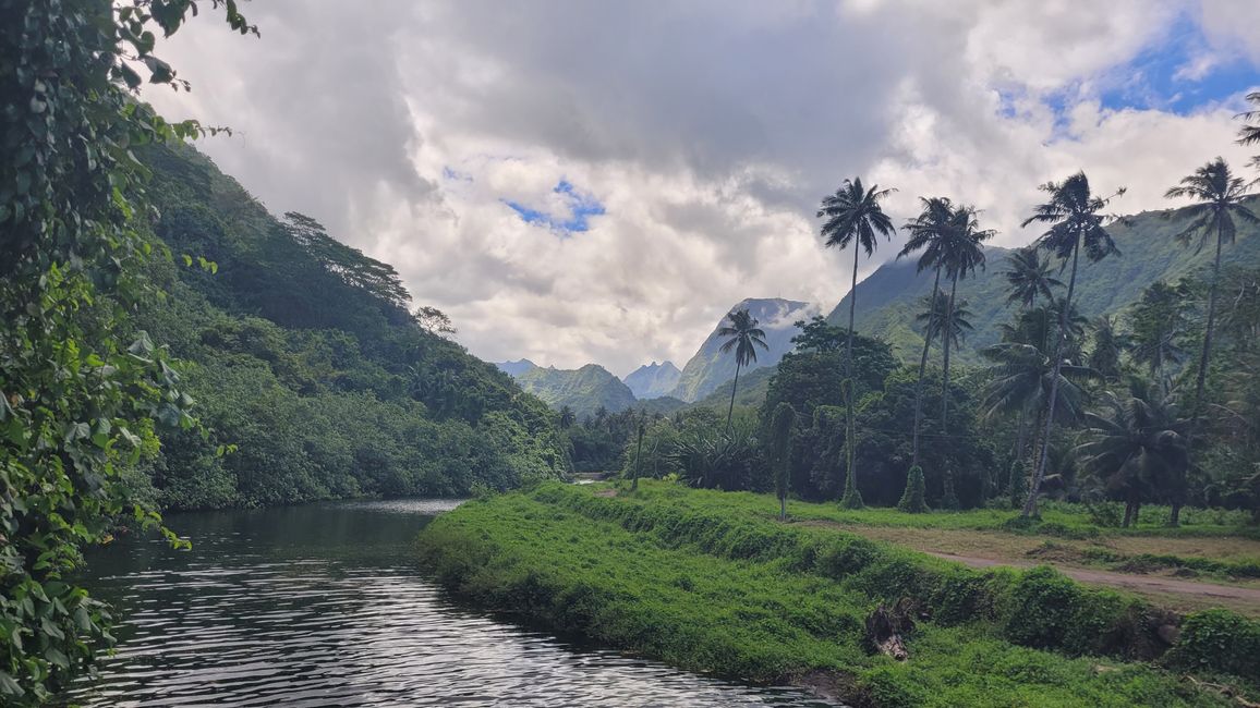 Tour around the edge of Tahiti-Nui