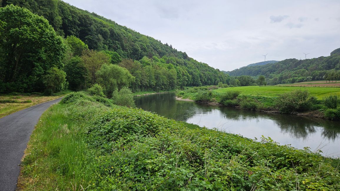 An der Sauer, auf der anderen Uferseite Luxemburg