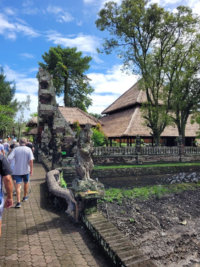 Tag 111/112 und 113 von 175: Kreuzfahrt rund um die Welt - Benoa/Bali und Seetag