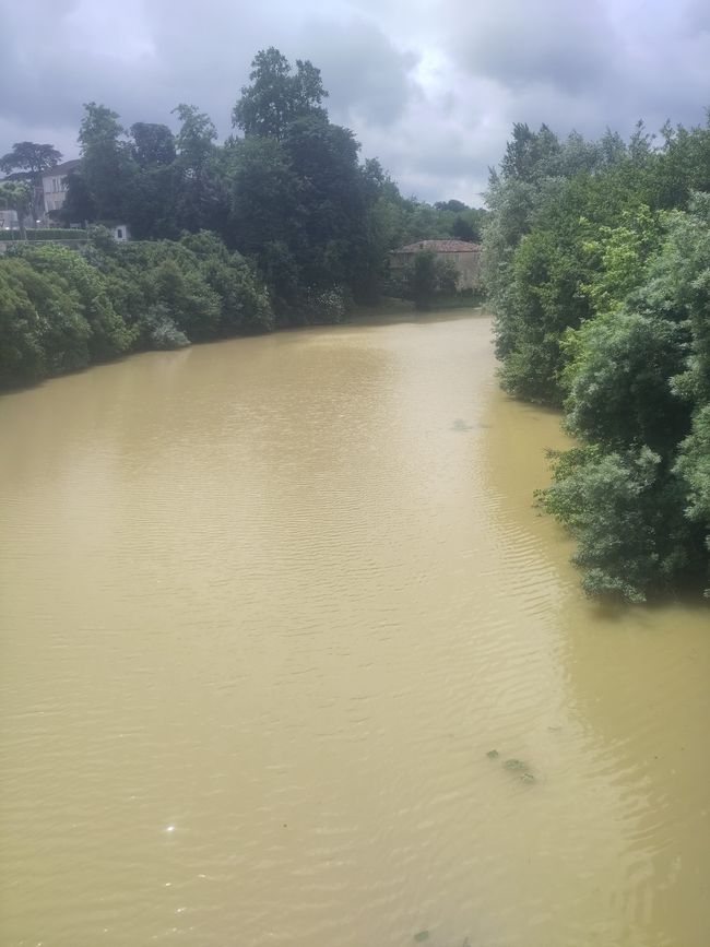 viele Flüsse sehen nach den Regenfällen sehr schlammig aus...