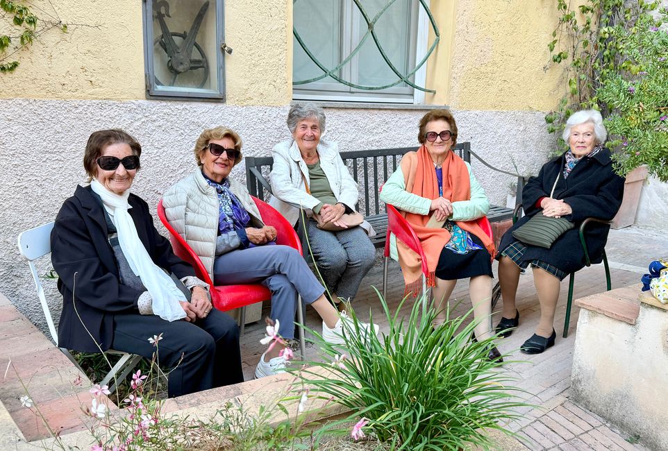 Die fünf Damen hatten ihren Spaß mit mir.