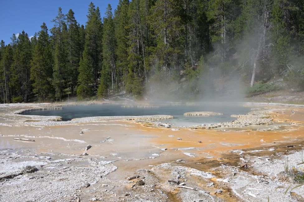 Bassin supérieur des geysers - Geyser Solitary