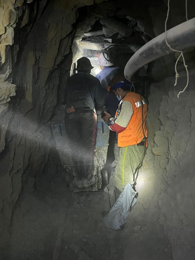 Trabajadores en la montaña