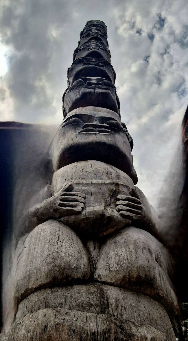 Geister, Symbole, alles findet sich wieder.