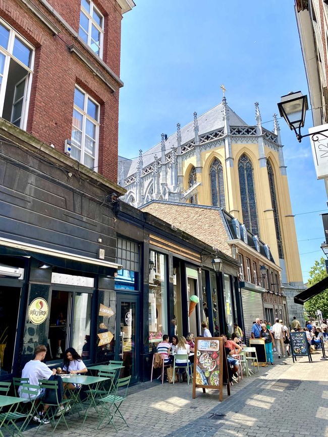 Cattedrale di San Paolo di Liegi / Caffè