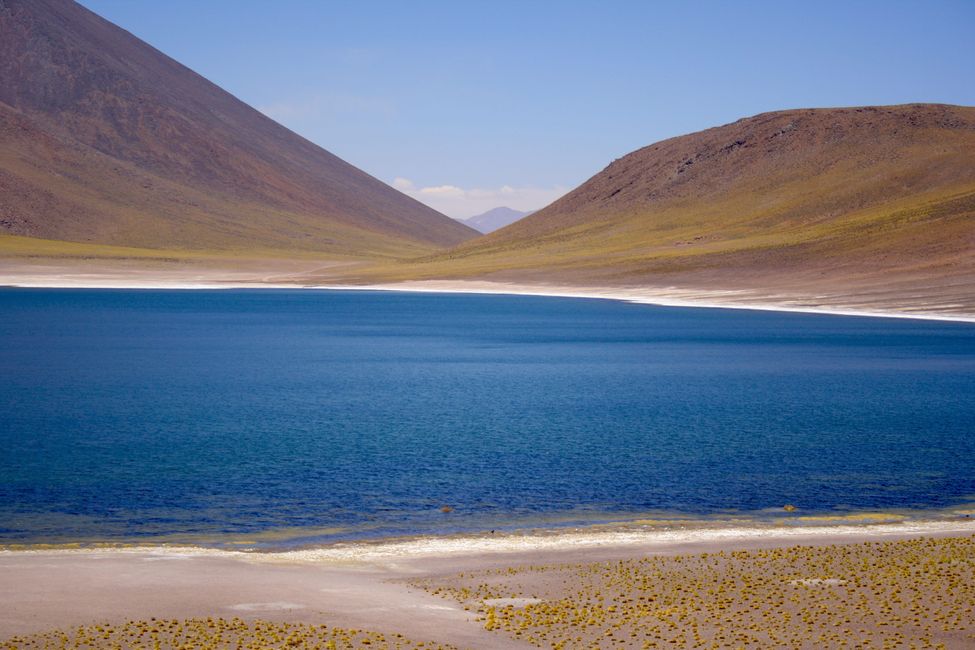Impianto di distillazione El Tatio sullo sfondo