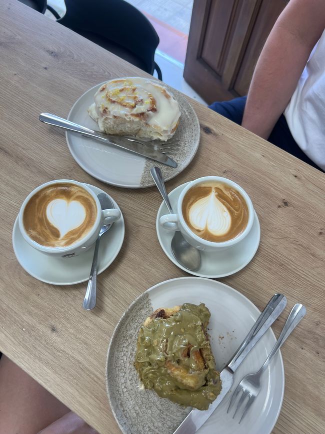 Cinnamon roll & coffee