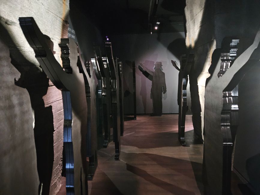 'Le persone mostrano il saluto a Hitler, anni '30.'