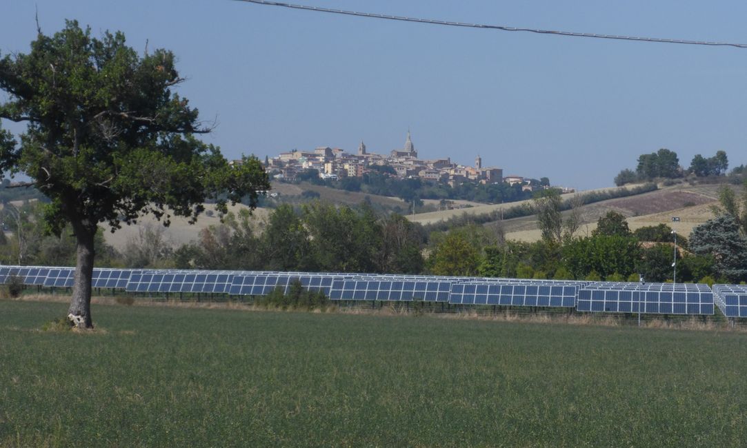 Wieder eine Solaranlage auf dem Weg nach Senigallia 