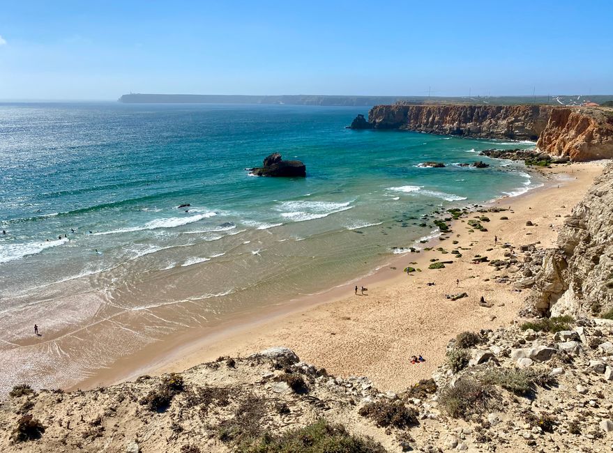 Der berühmte Surferstrand Praia Tonel in Sagres - ohne (richtige) Wellen und ohne Wind