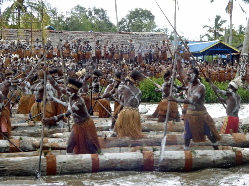 Per, Agats, Nueva Guinea Occidental, Indonesia