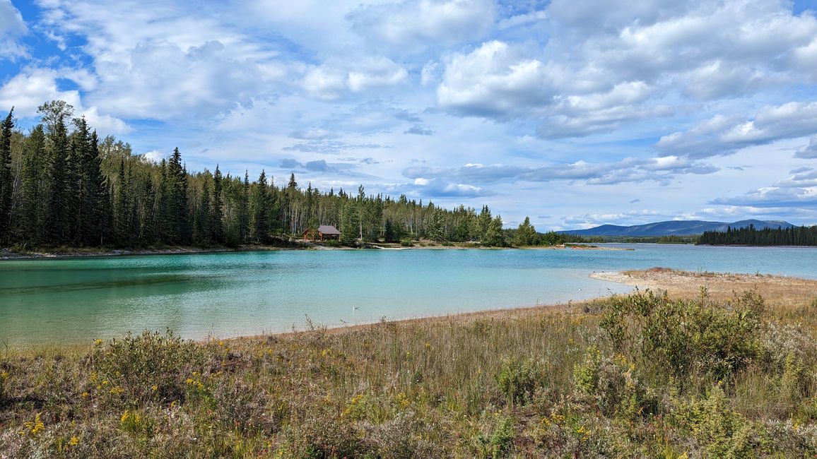 Etiqueta 19: Lago Boya (Parque Tā Ch’ilā): Paseo en canoa en el lago más hermoso de Canadá