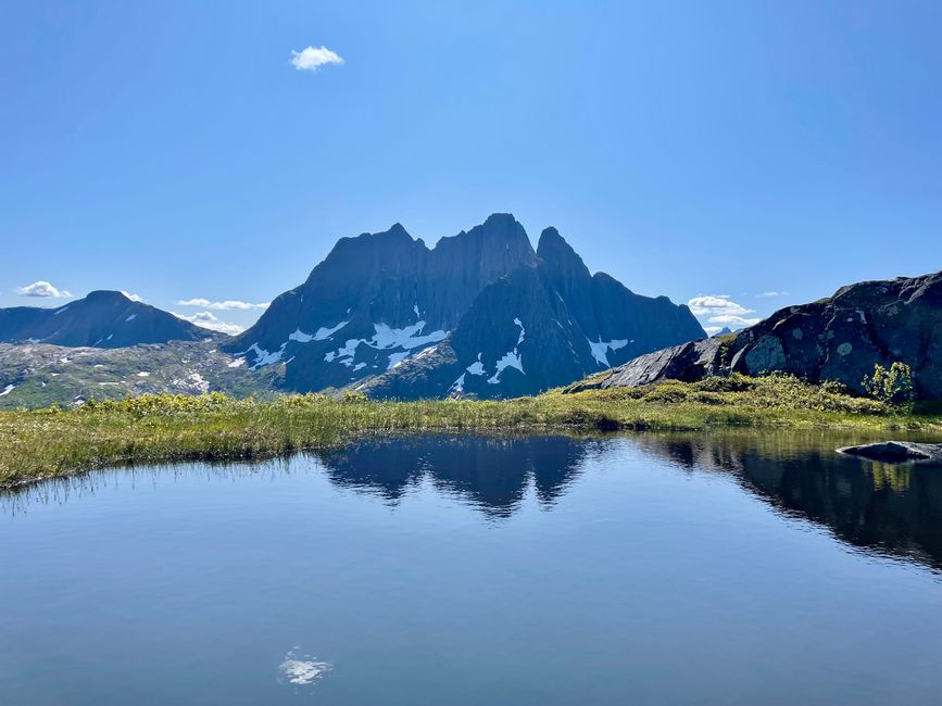 Blick in den Fjord nach erreichen des Gipfels Barden 