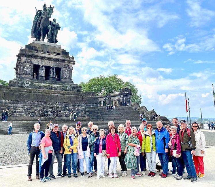 Group photo at the Deutsches Eck at the feet of Kaiser Wilhelm I.