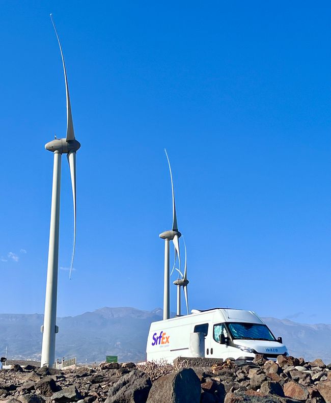 Der beständige Passatwind versorgt die Insel mit Strom und die Windsurfer, Wingfoiler und Kiter mit Antrieb