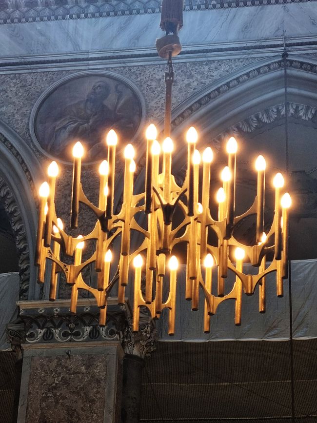 Deckenluster in der Kathedrale