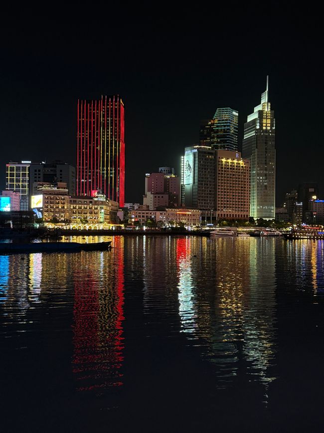 Bygningerne er belyste gr fejringen