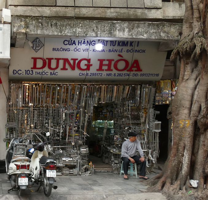 Magasin de bricolage Hanoi, section chromée