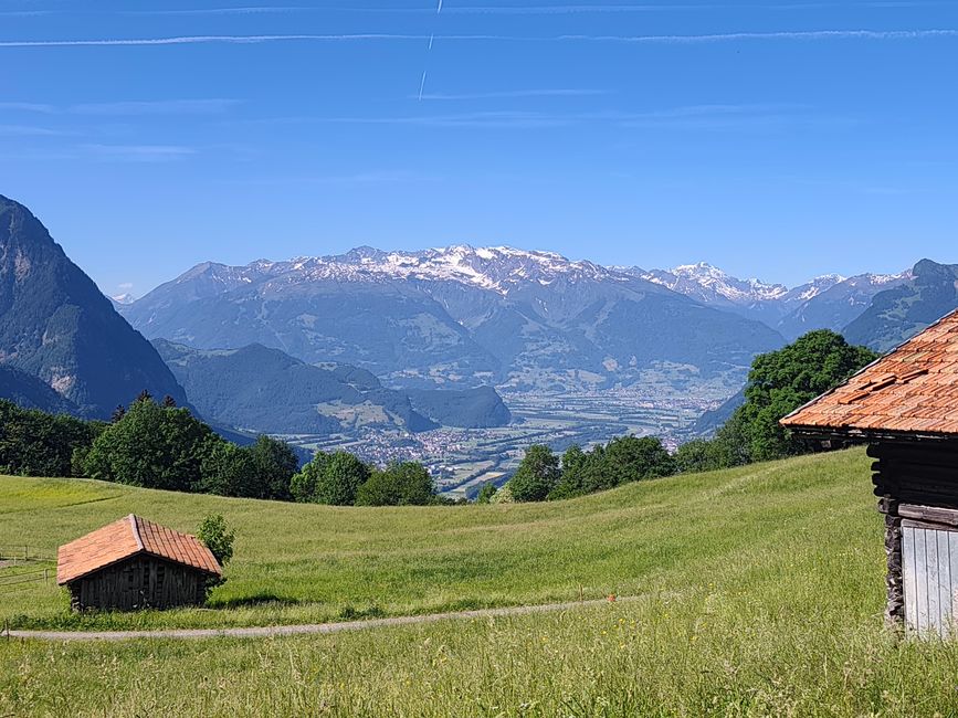 Liechtenstein - was für Aussichten und Berge🐶😃
