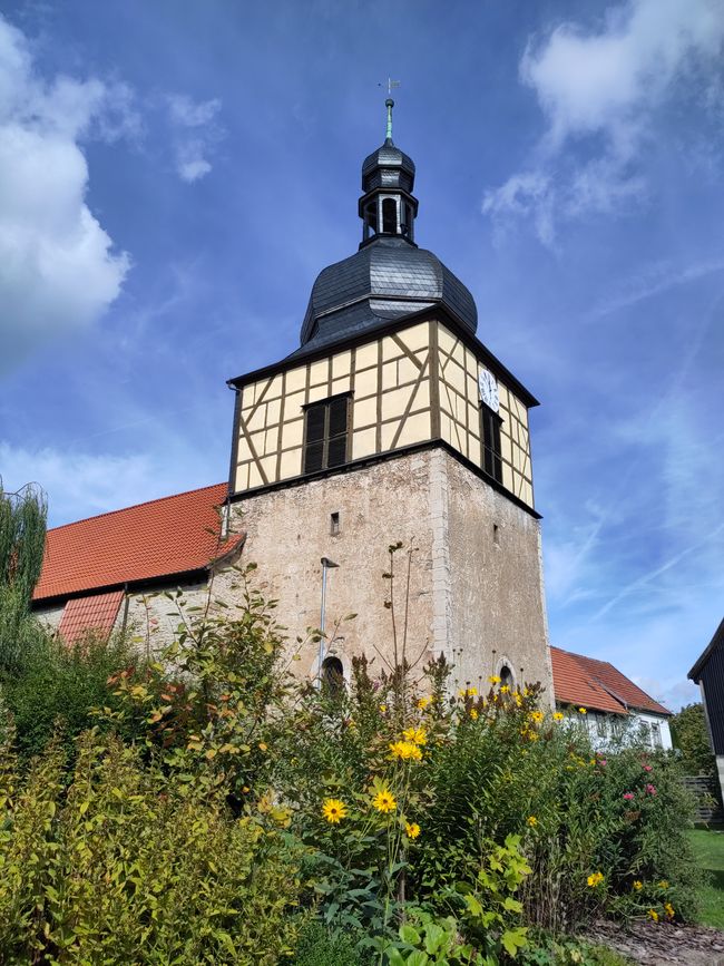 Thuringian church (here exemplified with a photo from Großmehlra)