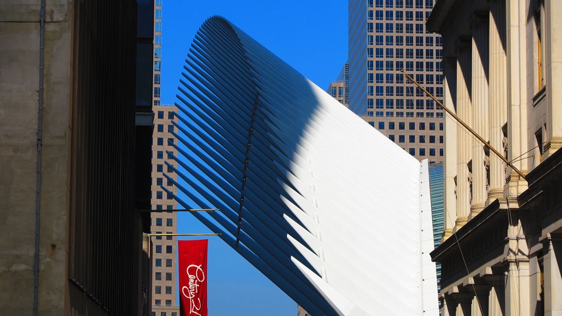 Der Architekt Santiago Calatrava kommt aus Valencia, auch da kann man seine Baukunst bewundern.