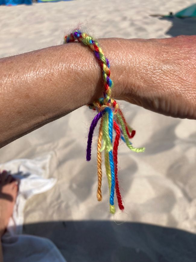 Freundschaftsbändchen … geschenkt von einem kreativen Jungster