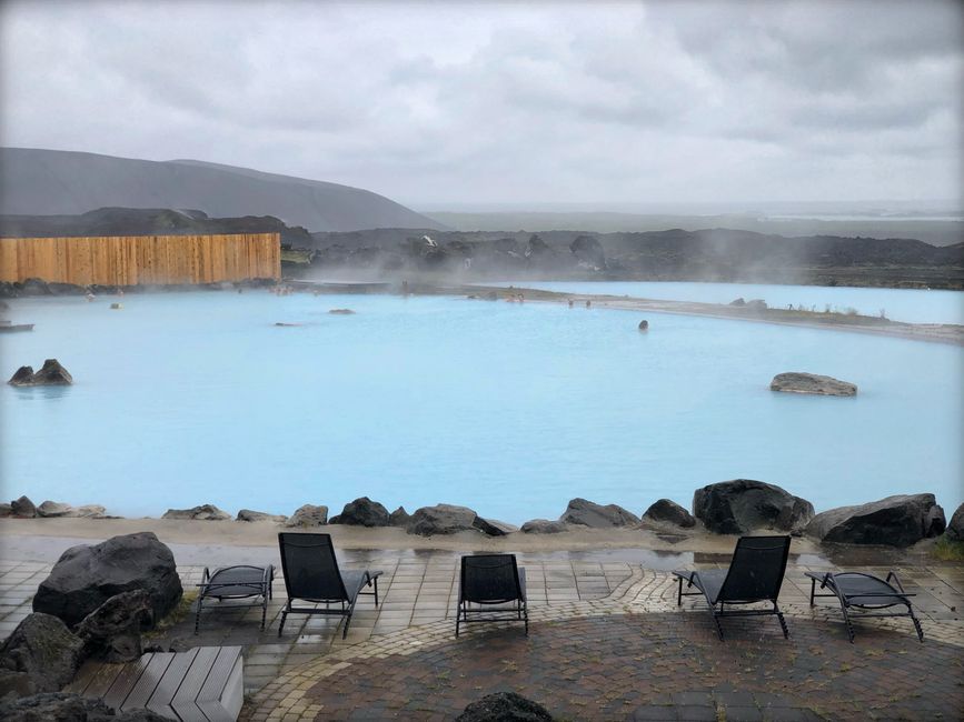 Myvatns Nature Baths, mit vielen Mineralien die den bläulich weißen Schimmer abgeben, samtweich auf der Haut mit satten 38°-40°