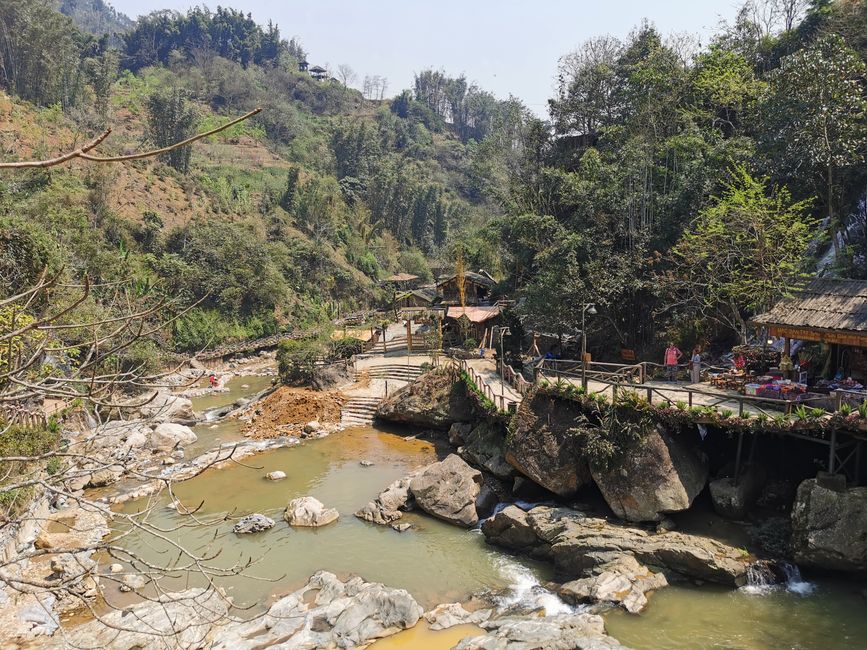 Wanderung in SaPa zum Cát-Cát-Village und den Wasserfällen