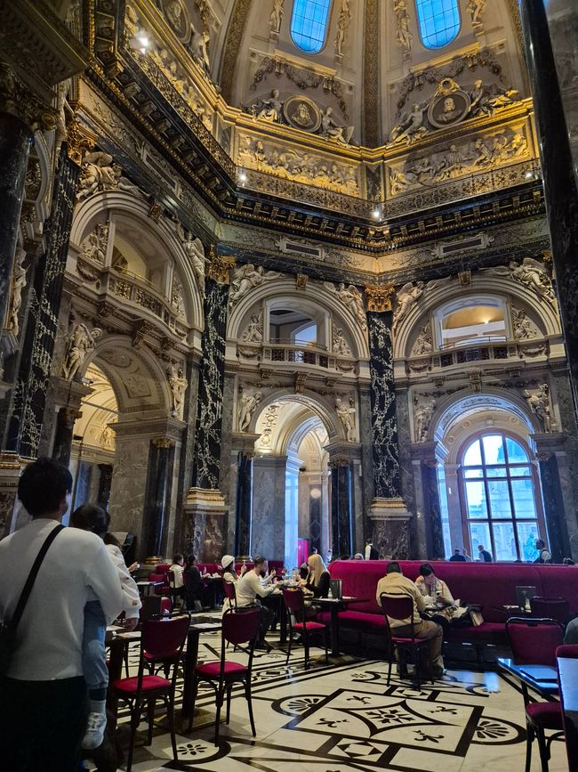 A Fairytale Christmas: Vienna, Budapest, and Bratislava Bus Tour 2025