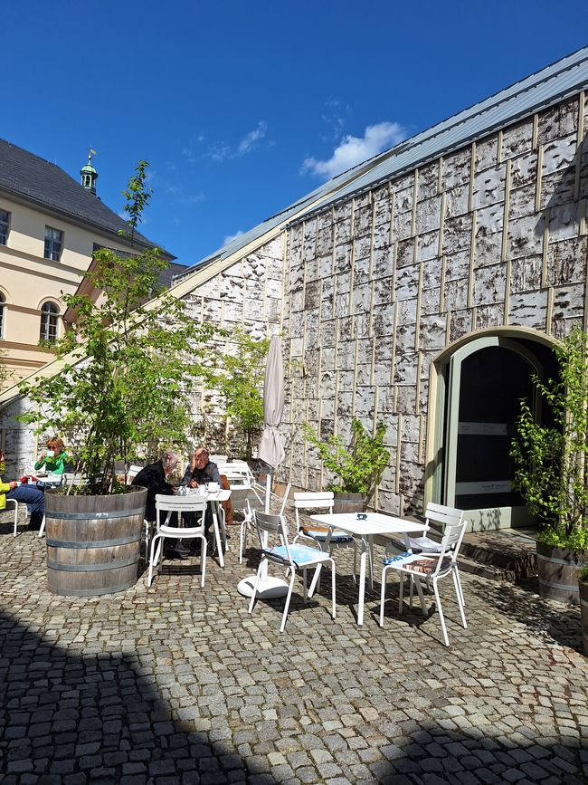 Café près de la bibliothèque