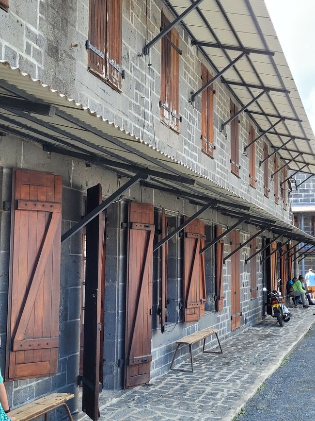 Tag 132 und 133 von 175: Kreuzfahrt rund um die Welt - Port Louis/Mauritius - geänderte Route - weiträumige Umfahrung der Krisengebiete