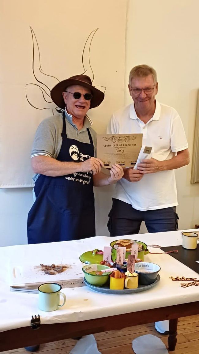 Greg überreicht die Urkunden