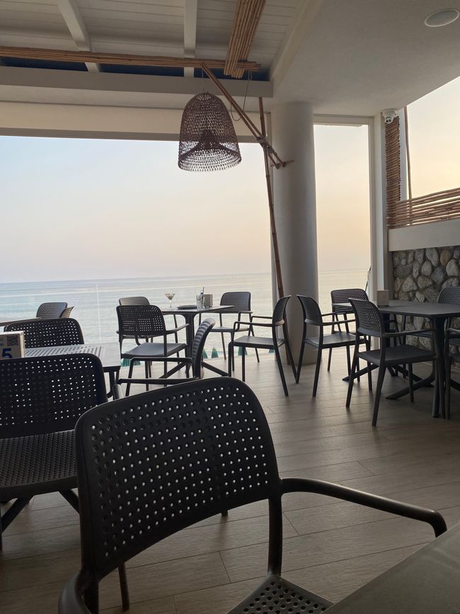 El bar, café y lugar de desayuno del hotel