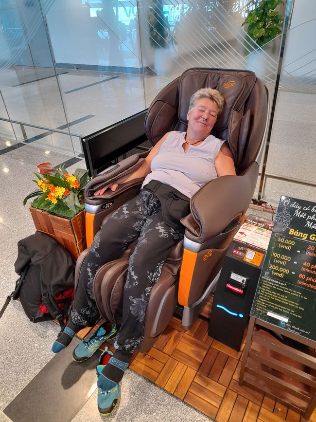 Relaxation massage at the hectic airport