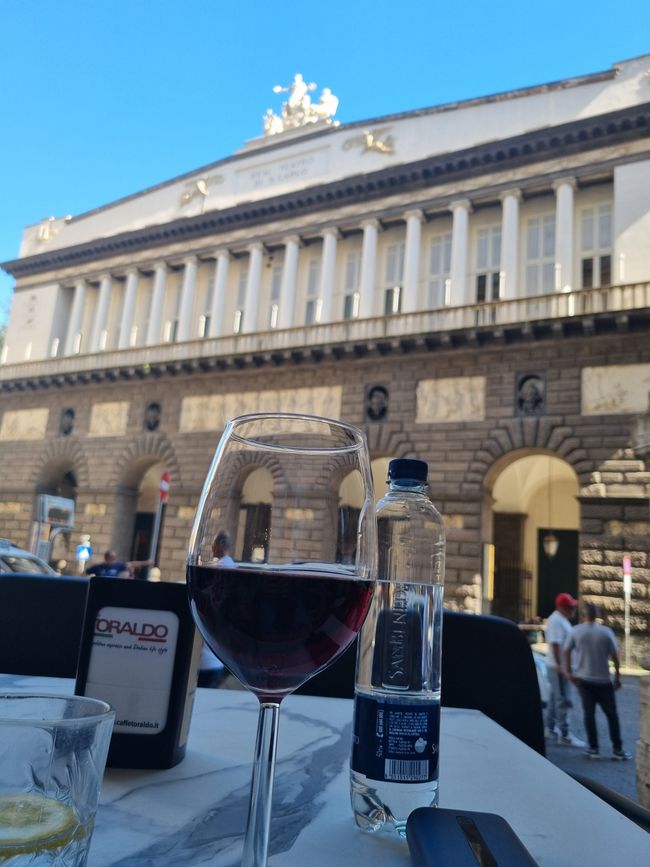 Pause - vor dem Teatro S. Carlo