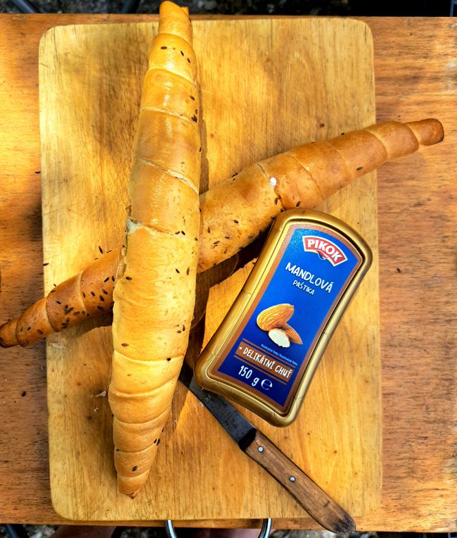 Rohlík mit Mandelcreme