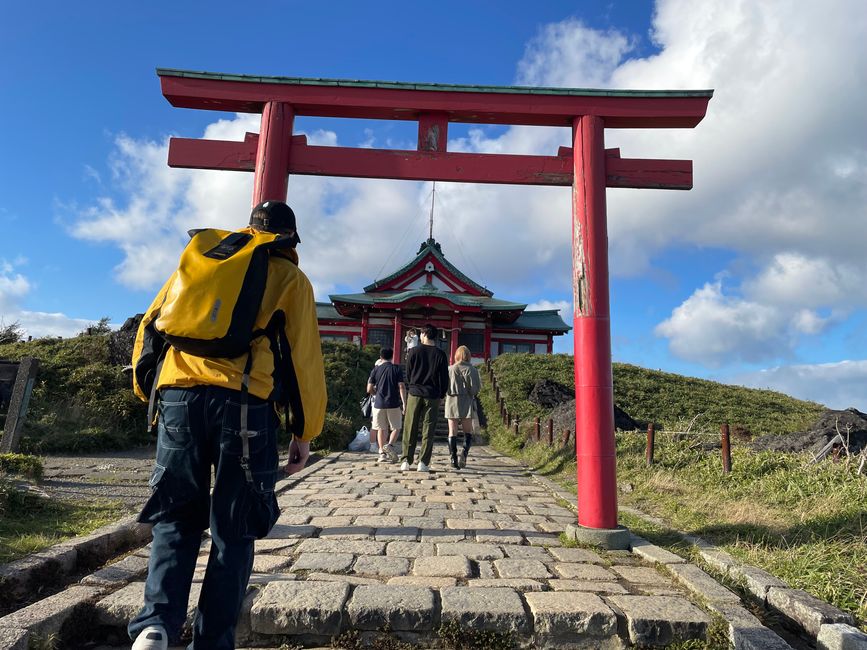 Schrein am Lake Ashi - Gondelfahrt zum Vulkan