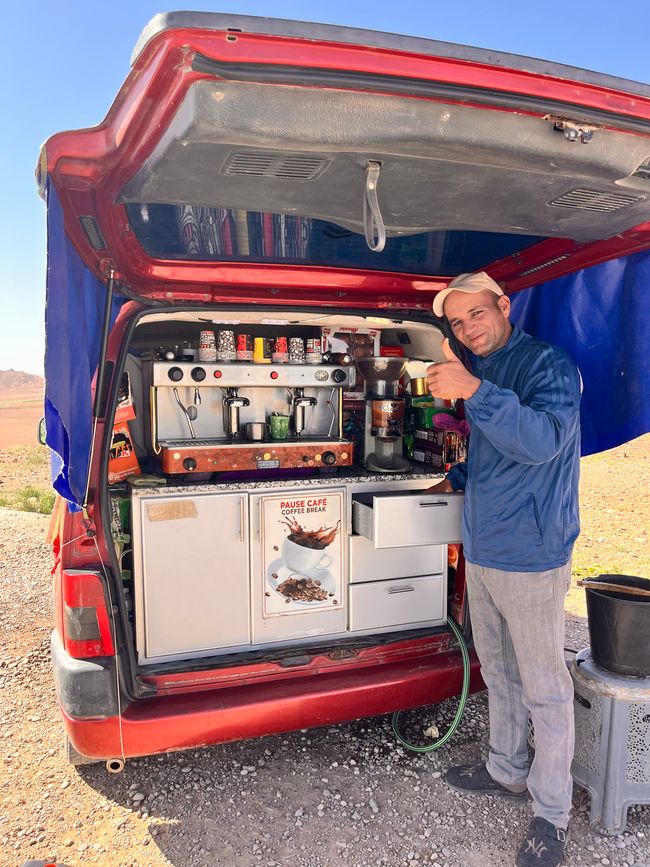 One of the countless mobile coffee stands on Moroccan roads - the espresso tasted like from a barista!