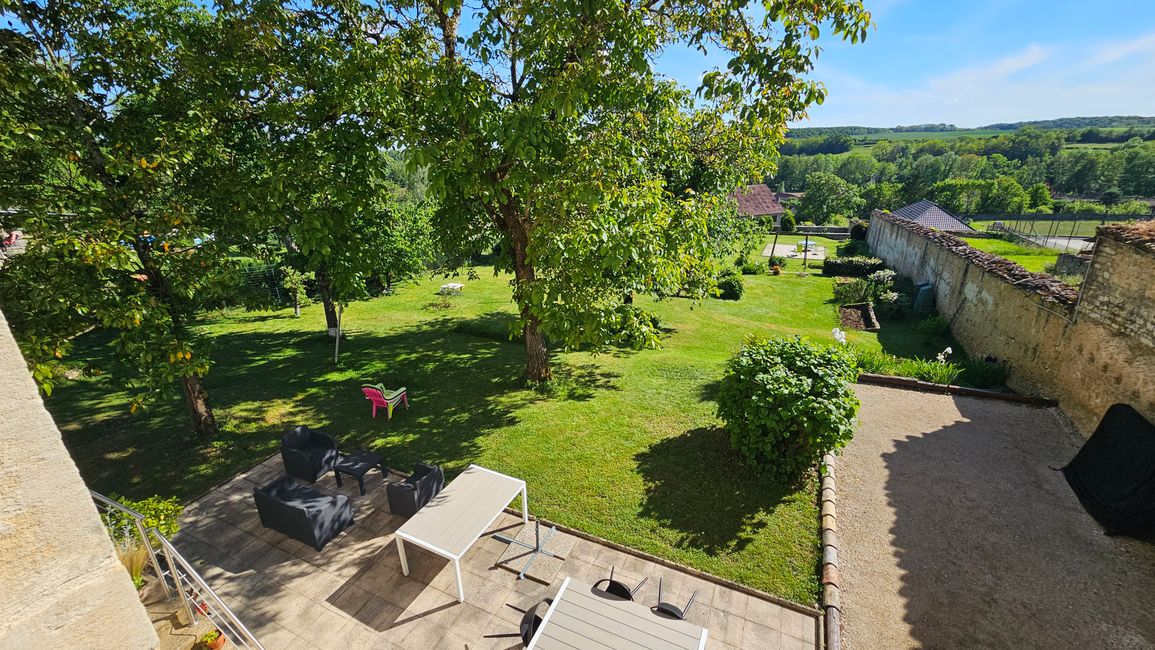 Hier im Garten (Blick aus meinem Zimmer) kann ich morgen den Sonntag genießen