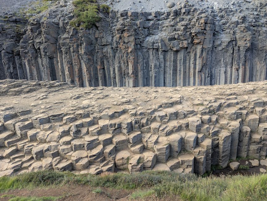 Un café à l'angle du monde (En route dans le désert volcanique)