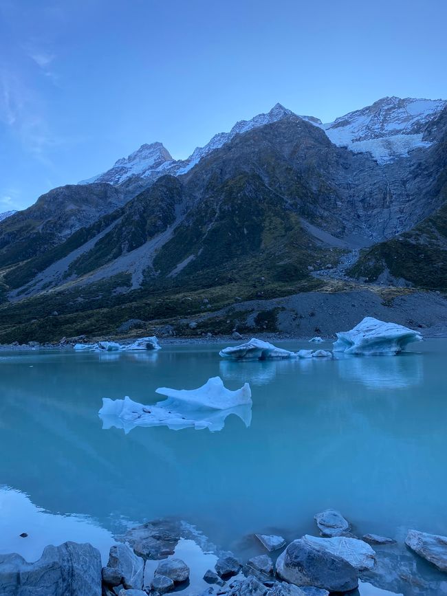 Hooker Lake with glacier ice