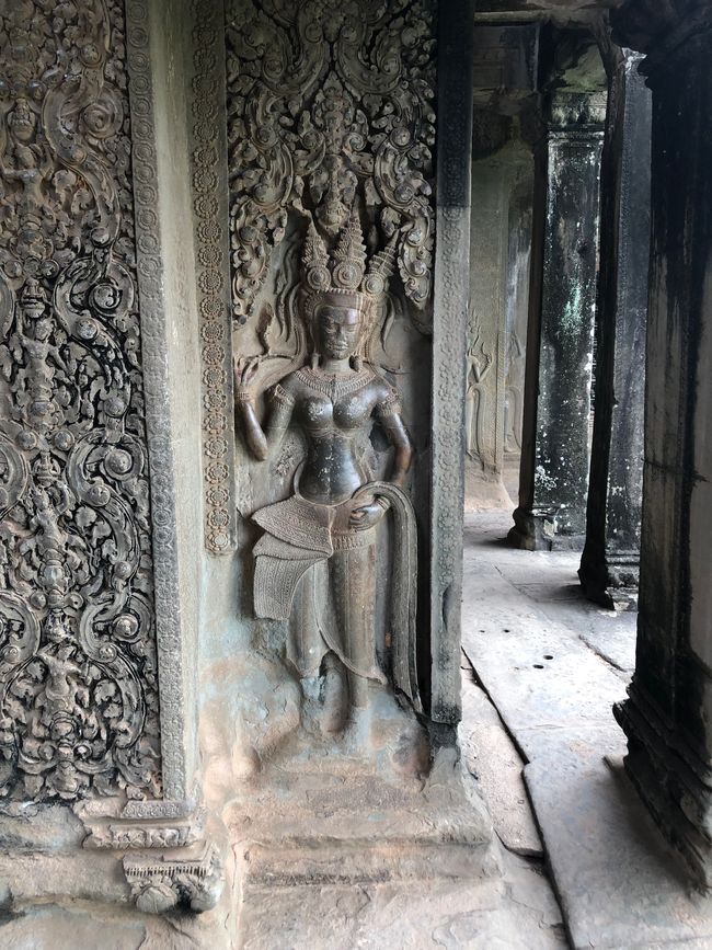 Angkor Wat - Säulengang mit Reliefs