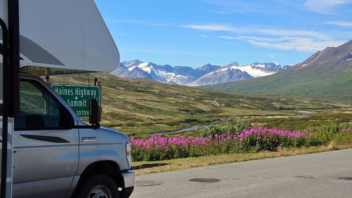 Tag 27: Bärenshow & fantastische Bergwelten - zurück nach Yukon/Kanada