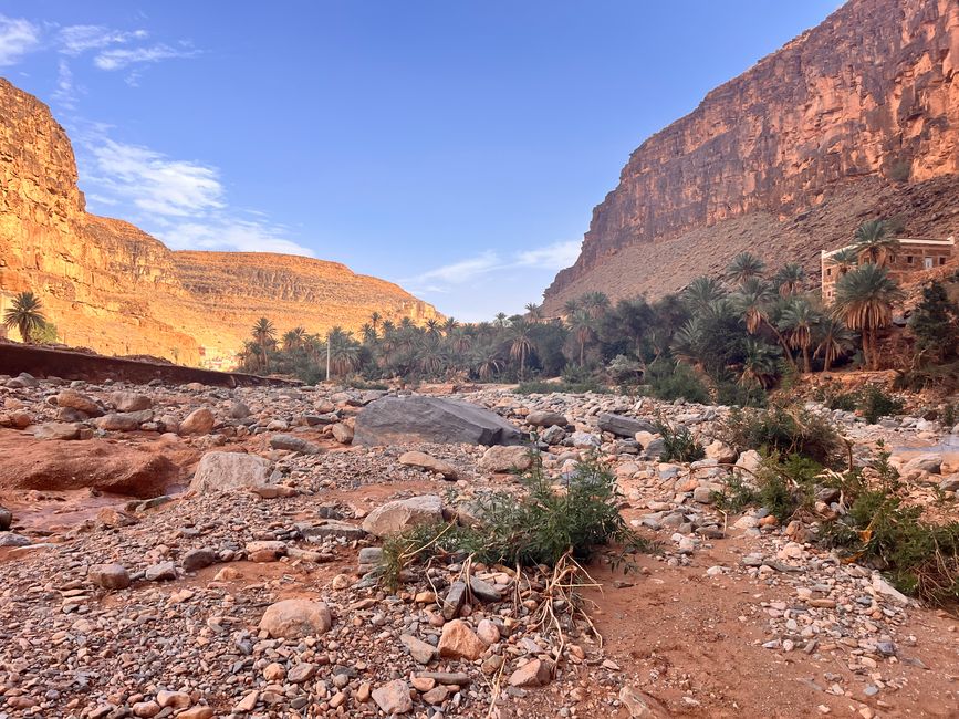 In der Schlucht von Amtoudi - hier wälzte sich im Setember eine 10 m hohe Regenflut durch