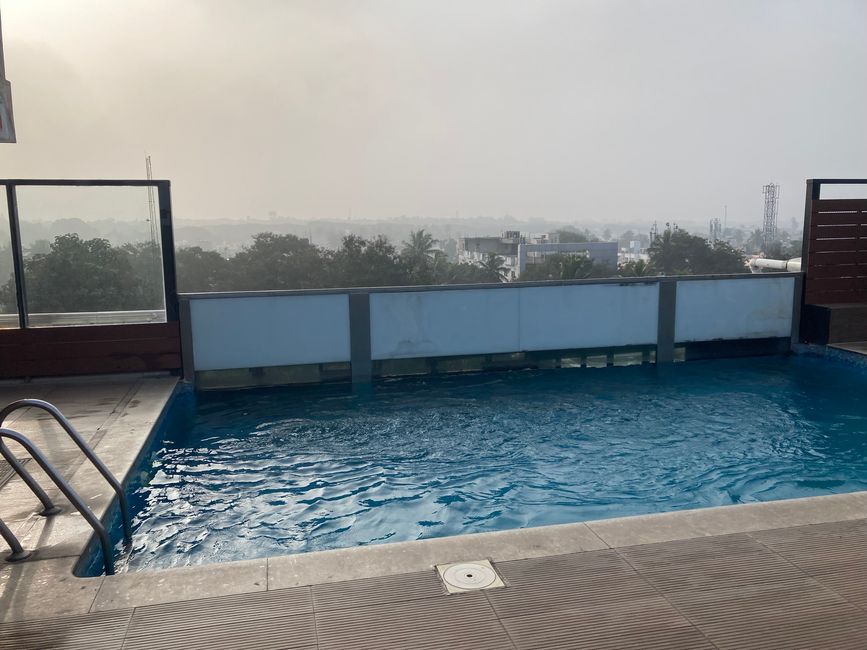 Pool im Hotel in Mysore