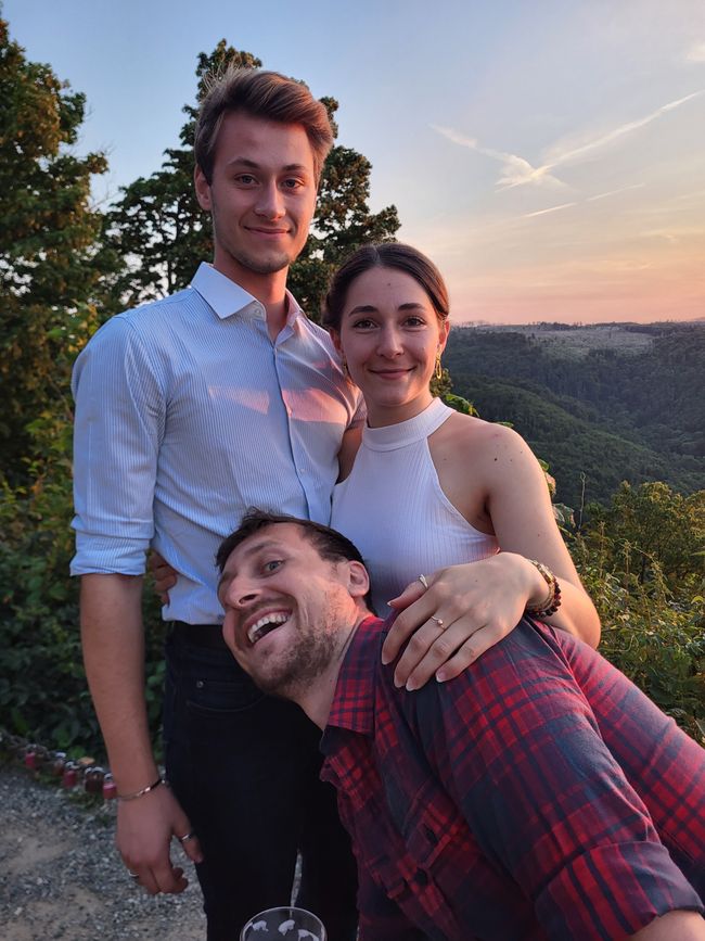 Matze e due dei suoi fratelli al matrimonio di Clarissa